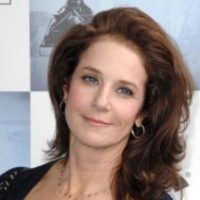 デブラ・ウィンガー 『愛と青春の旅だち』でのヌード濡れ場シーン